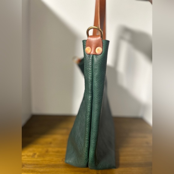 **SOLD—KMM & Co. Green Kodiak Leather Tote & Crossbody Bag - Picture 9 of 9